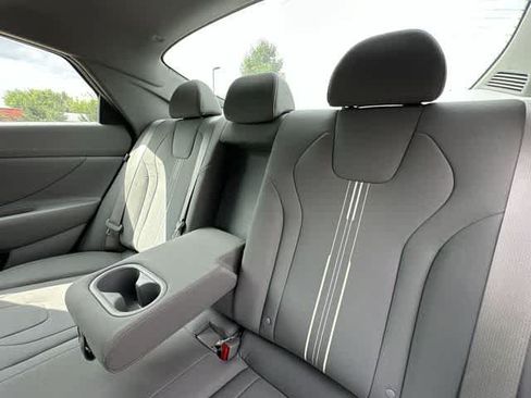 Used 2024 Hyundai Elantra SEL w/ Convenience Package FWD image 19