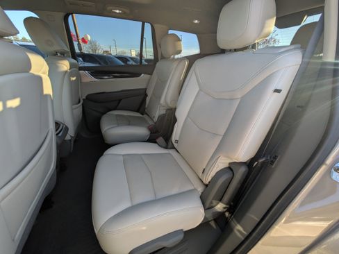 Used 2023 Cadillac XT6 Premium Luxury image 9