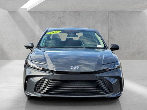 Used 2025 Toyota Camry LE image 2
