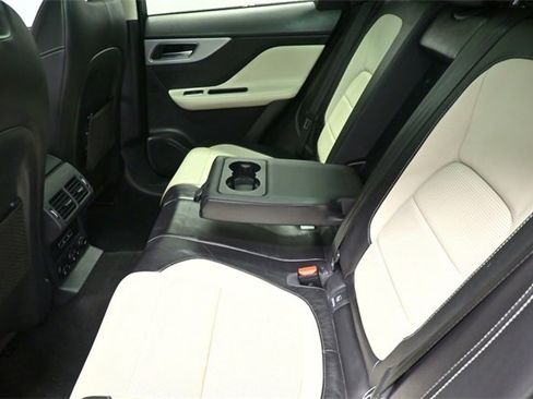 Used 2017 Jaguar F-PACE R-Sport image 14