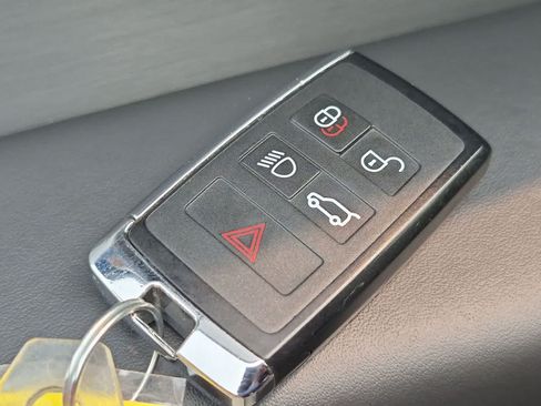 Used 2025 Land Rover Range Rover Sport SE AWD/4WD image 29