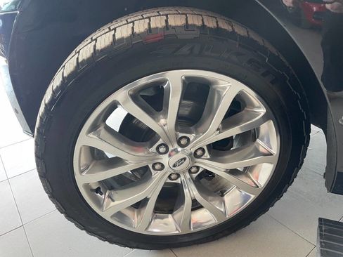 Used 2018 Ford Expedition Platinum image 12