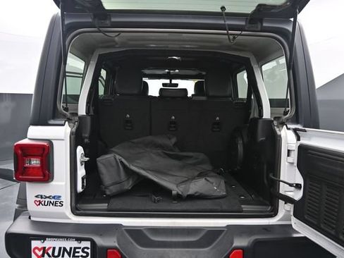 Used 2022 Jeep Wrangler Unlimited Rubicon 4xe w/ Cold Weather Group AWD/4WD image 31