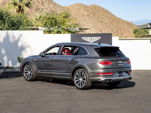 Used 2023 Bentley Bentayga Extended Wheelbase image 3