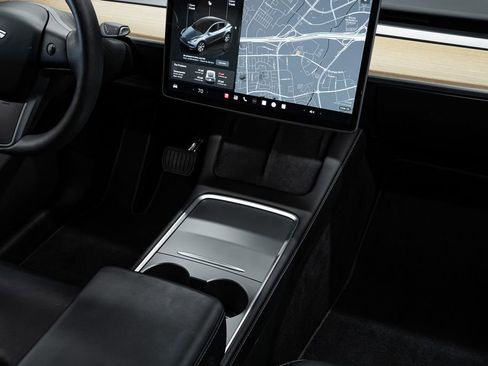 Used 2023 Tesla Model Y Long Range image 27