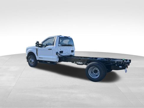 New 2026 Ford F350 XL w/ XL Chrome Package image 3