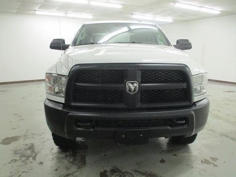 Used 2018 RAM 2500 Tradesman AWD/4WD image 2