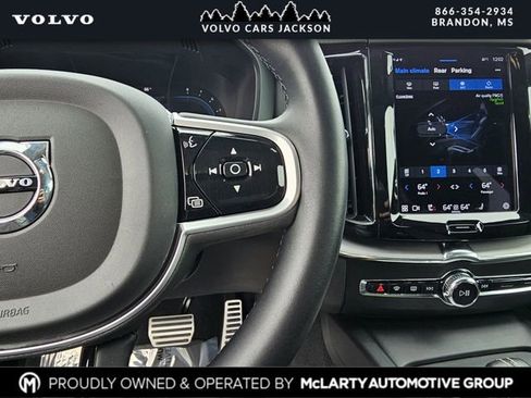 Used 2022 Volvo XC60 B5 R-Design image 28