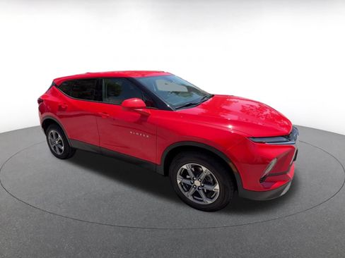 Used 2025 Chevrolet Blazer LT FWD image 2