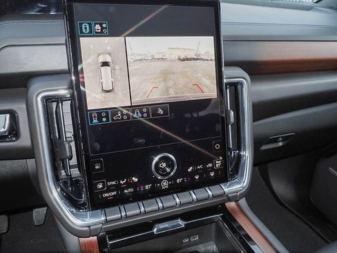 Used 2025 GMC Yukon XL Denali image 14