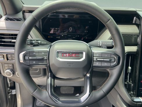 Used 2025 GMC Yukon AT4 w/ AT4 Premium Package AWD/4WD image 9