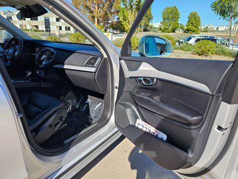 Used 2021 Volvo XC90 T5 Momentum w/ Climate Package image 35