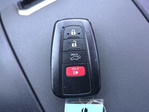 Used 2023 Toyota Highlander XLE FWD image 29