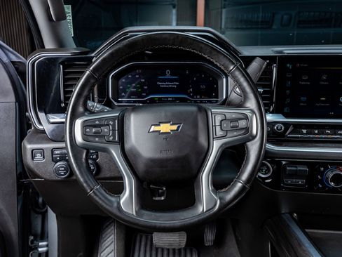 Used 2024 Chevrolet Silverado 2500 LTZ w/ LTZ Convenience Package image 18