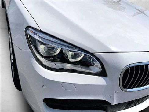 Used 2015 BMW 750Li xDrive image 28