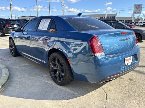 Certified 2023 Chrysler 300 Touring L w/ Popular Equipment Group image 5