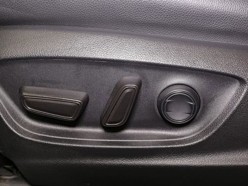 Certified 2022 Toyota Corolla Cross XLE image 46