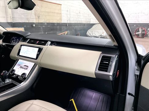 Used 2019 Land Rover Range Rover Sport HSE AWD/4WD image 18