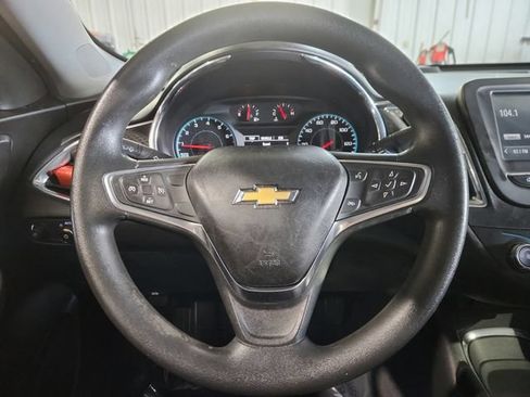 Used 2018 Chevrolet Malibu LT FWD image 13