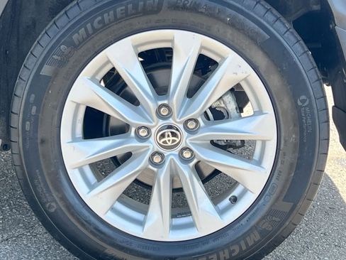 Used 2024 Toyota Corolla Cross LE FWD image 14