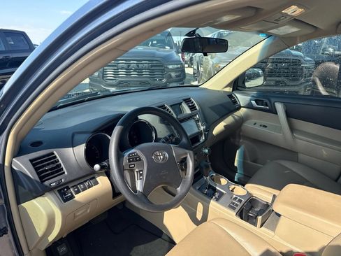 Used 2013 Toyota Highlander Plus FWD image 9