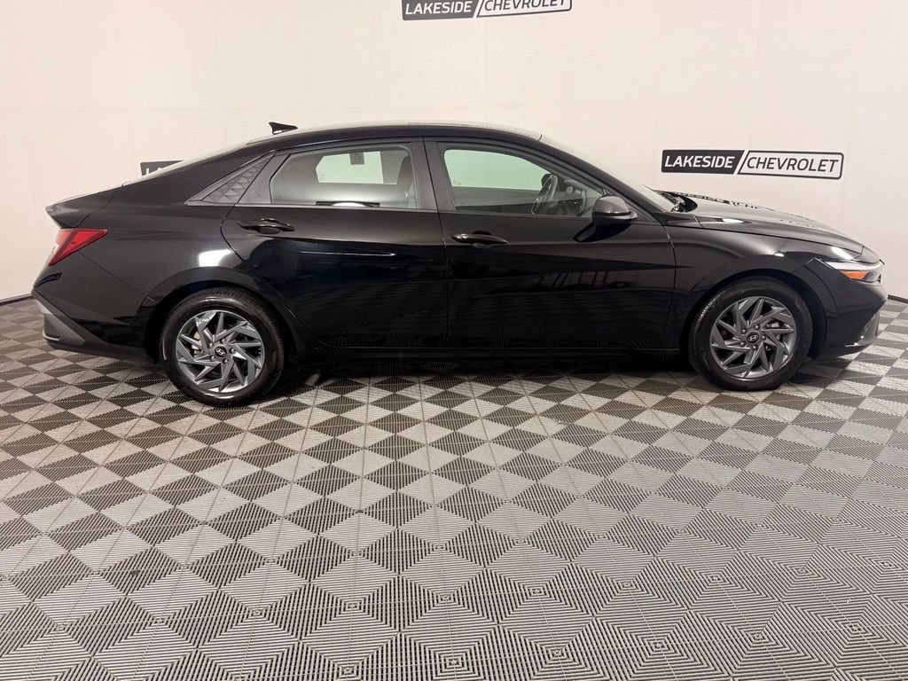 Used 2024 Hyundai Elantra SEL FWD image 7