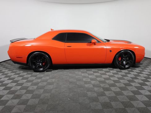 Used 2017 Dodge Challenger SRT Hellcat RWD image 4