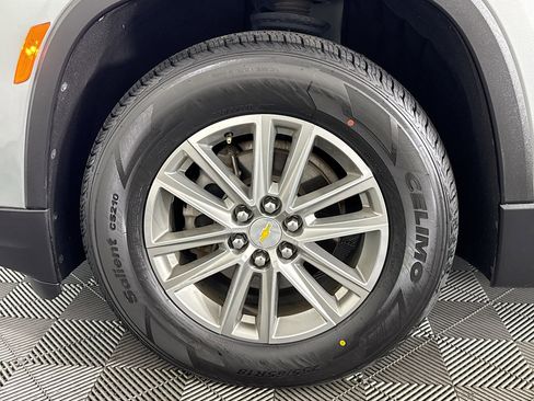Used 2023 Chevrolet Traverse LT image 34