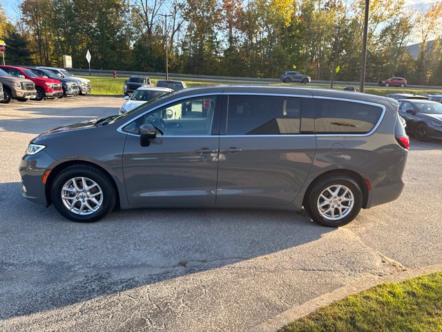 Used 2023 Chrysler Pacifica Touring-L FWD image 27