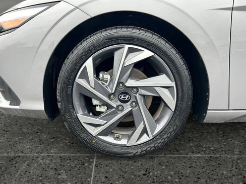 Used 2025 Hyundai Elantra Sport FWD image 5