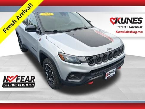 Used 2025 Jeep Compass Trailhawk AWD/4WD image 1