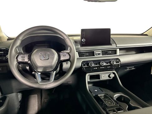 New 2025 Honda Pilot Touring image 12