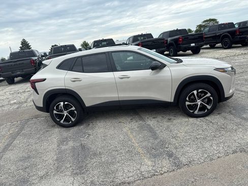 Used 2026 Chevrolet Trax RS w/ Sunroof Package FWD image 5