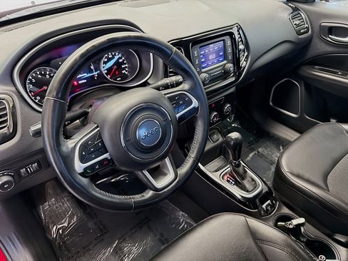 Used 2018 Jeep Compass Latitude FWD image 7