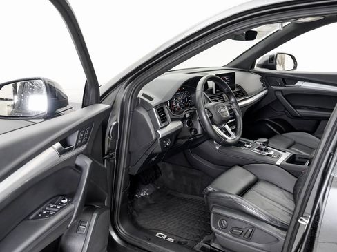 Used 2020 Audi Q5 2.0T Titanium Premium Plus w/ Premium Plus Package image 7