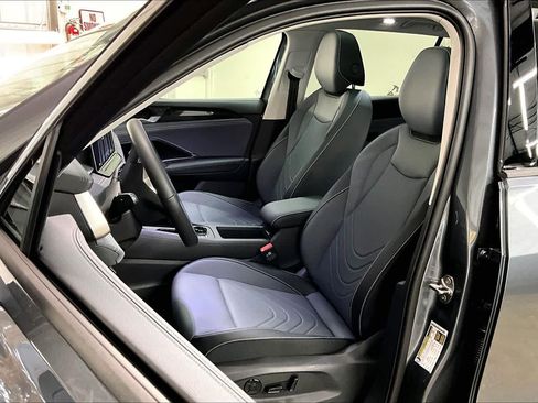 New 2026 Volkswagen Tiguan SE image 11