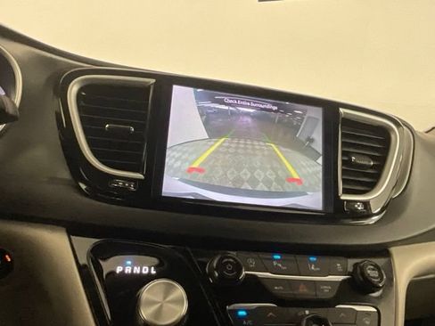 Used 2023 Chrysler Pacifica Touring-L FWD image 26