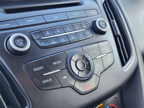 Used 2017 Ford Focus SE image 24