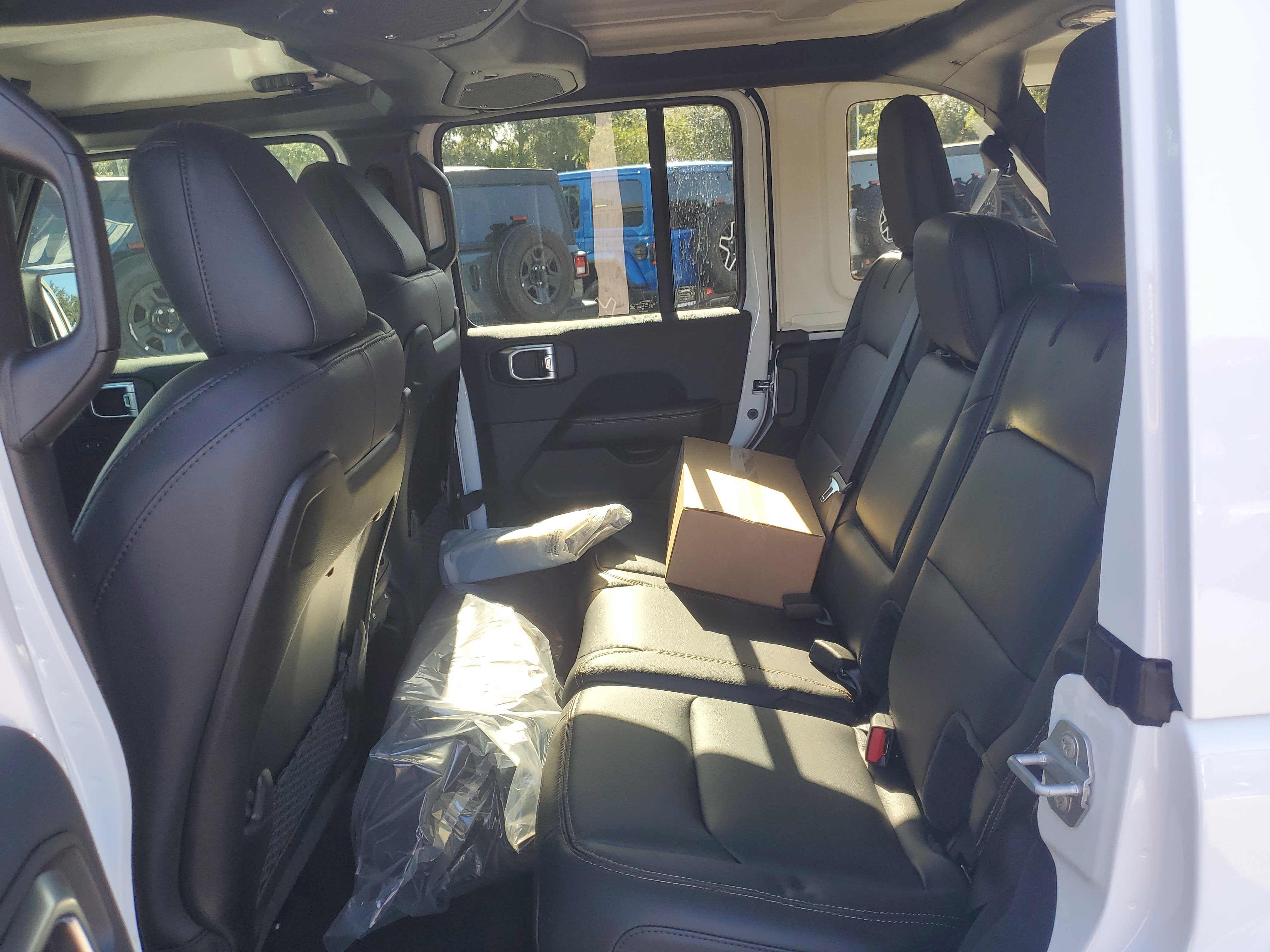 New 2027 Jeep Wrangler Unlimited Sahara AWD/4WD image 9