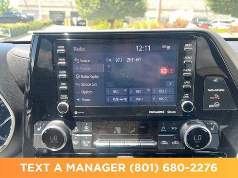 Used 2021 Toyota Highlander XLE AWD/4WD image 20