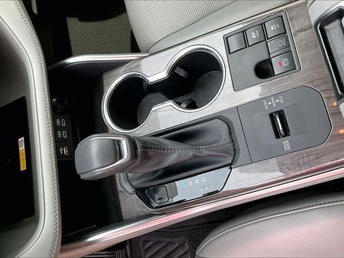Used 2023 Toyota Highlander Limited FWD image 16