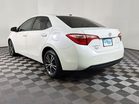 Used 2018 Toyota Corolla LE w/ LE Premium Package w/Moonroof FWD image 3