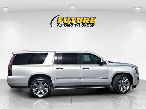 Used 2019 Cadillac Escalade ESV Luxury AWD/4WD image 3