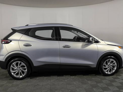 Used 2023 Chevrolet Bolt EUV LT w/ Comfort Package FWD image 13