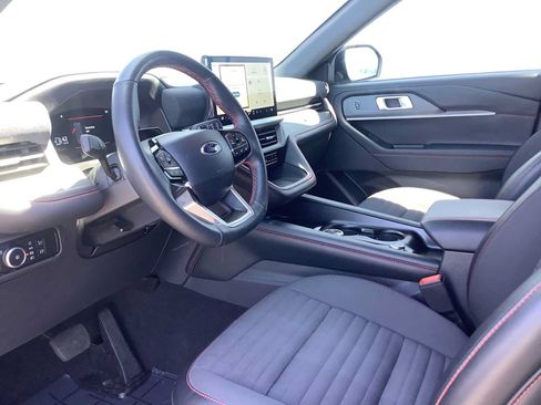 Used 2025 Ford Explorer ST-Line AWD/4WD image 3