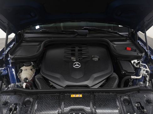 Used 2021 Mercedes-Benz GLS 580 4MATIC image 32