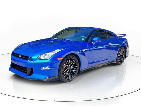 Used 2024 Nissan GT-R w/ Floor Mat Package AWD/4WD image 3