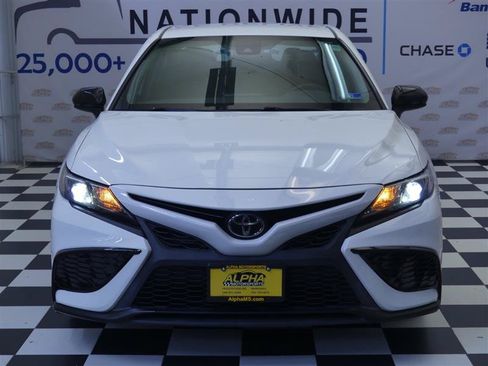 Used 2021 Toyota Camry SE FWD image 2
