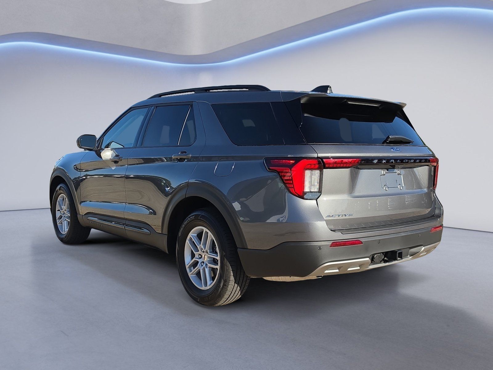 Used 2026 Ford Explorer Active w/ Active Comfort Package RWD image 4