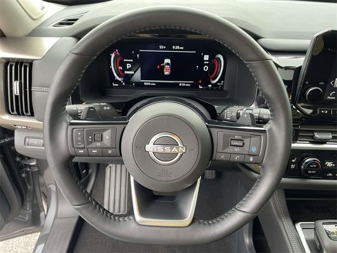 Used 2024 Nissan Pathfinder Platinum w/ Cargo Package image 19